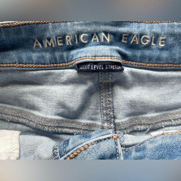 American Eagle Outfitters Light Denim Stretch Distressed Shorts Women’s 8 - Picture 3 of 6